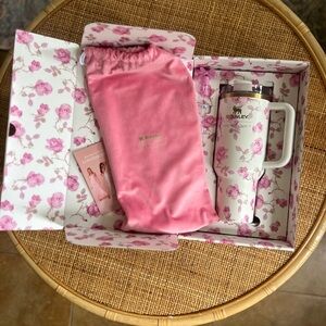 Stanley x Love Shack Fancy Ribbon Rosa 40 oz Tumbler